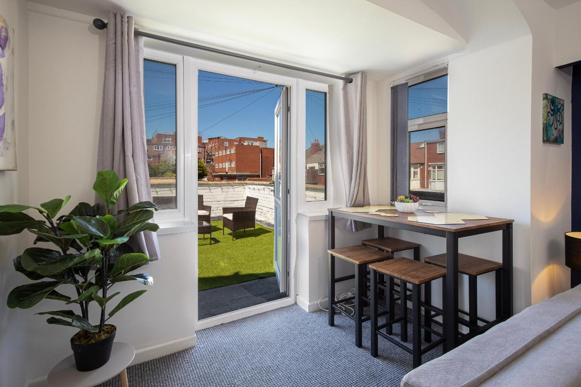 02 Holmfield Apartment Blackpool Exterior photo